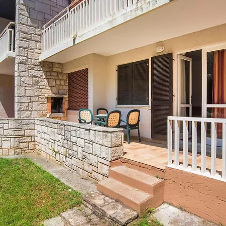 Cozy In With Outdoor Swimming Pool *