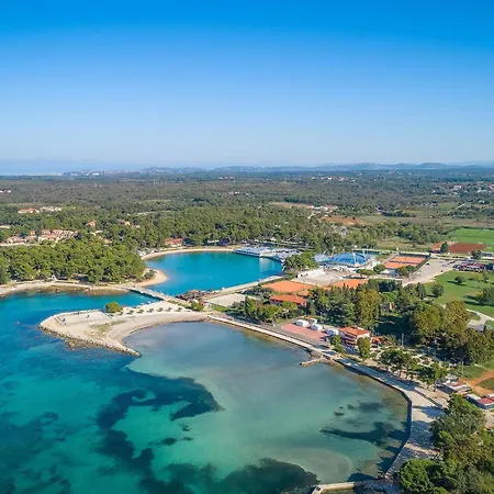 Apartament Cozy In With Outdoor Swimming Pool Umag
